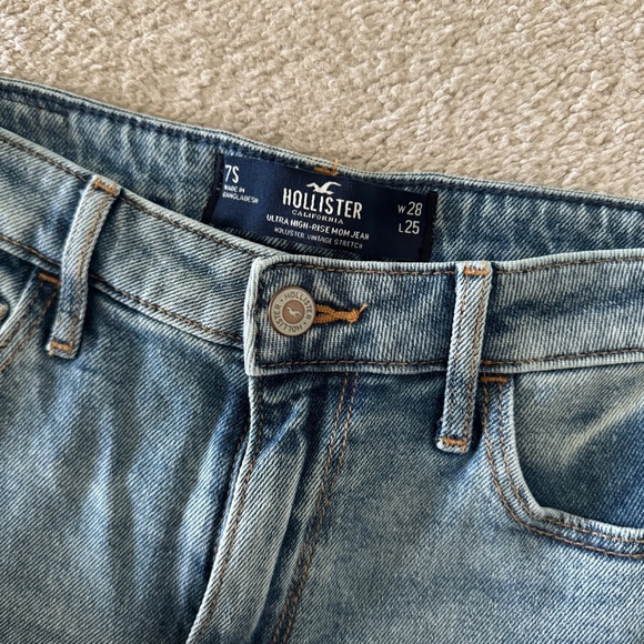 Hollister Ultra High-Rise Mom Jean NWOT - Picture 3 of 4